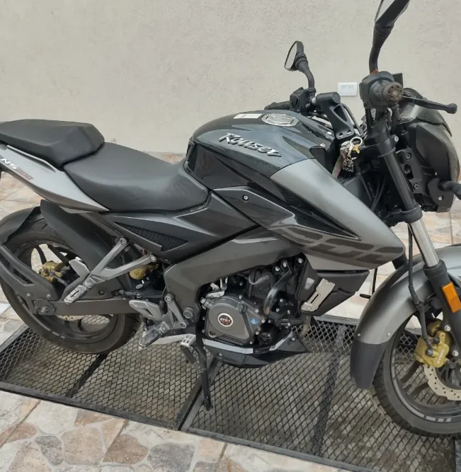 Bajaj Rouser NS en revisión